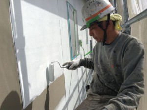 吉田様邸　塗替え工事 壁の下塗り、中塗りの状況です