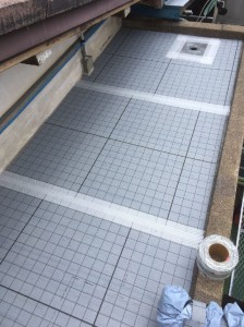 塗膜防水１層目を行いました