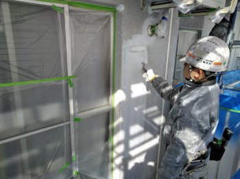 外壁下塗り作業