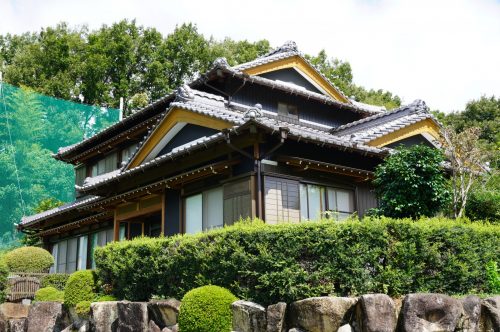 岐阜県美濃加茂市山之上町　トタン外壁塗装　木部アク洗い　屋根瓦修繕