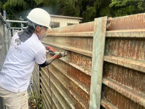 塗装が3Kと呼ばれるにふさわしい作業　ケレン！