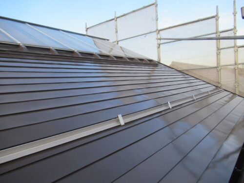岐阜県美濃加茂市中部台　鋼板屋根塗装　遮熱フッソ塗料使用