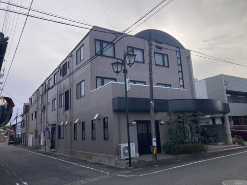 岐阜県関市　３階建て店舗塗装