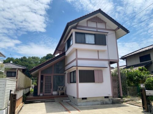 モルタル外壁と木部装飾を活かした築30年超住宅の外壁リフォーム