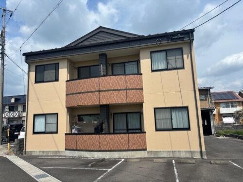 瑞穂市のアパートの外壁塗装・防水工事の様子