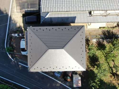 関市の住宅の屋根を板金でカバーし耐久性があがりました
