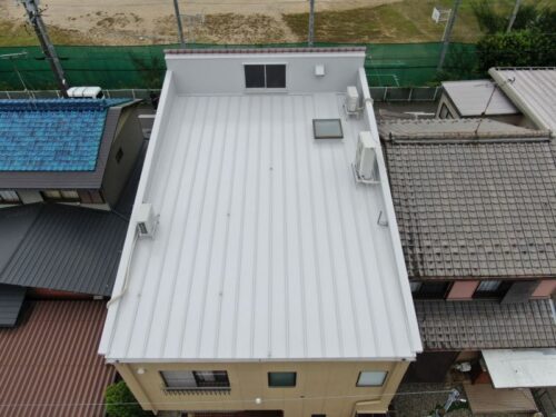 瓦棒屋根の色あせとサビを改善した関市の屋根塗装施工事例