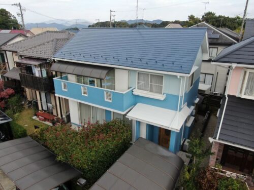 美濃加茂市の住宅街のお宅を淡いグリーンと水色で塗装をし、さわやかに仕上がりました