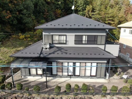 関市のフッ素塗料を使った住宅外壁塗装の様子です