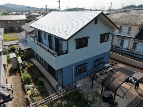 関市の屋根塗装事例｜退色した鋼板屋根も一新
