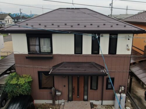 各務原市の外壁塗装の施工事例　ベランダ笠木のジョイントの処理方法も紹介　